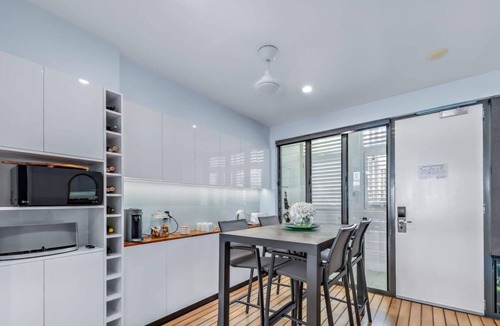 Airlie Beach Apartment | Uninterrupted Marina Views at Port of Airlie