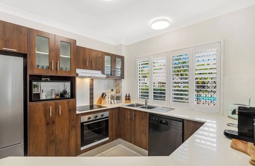 Mooroobool Apartment | Unique Collection Tropical resort apartment