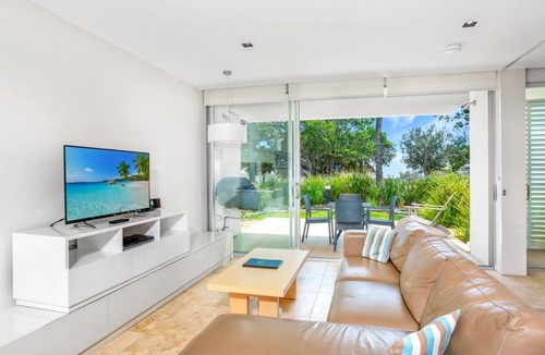 Rainbow Beach Apartment | Unit 8 Plantation Resort - Rainbow Beach. Plantation Resort. Air conditioned. Wifi. Pool and outdoor