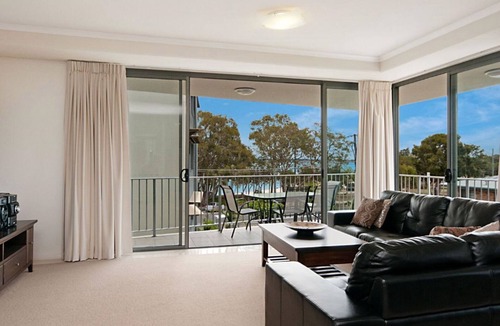 Bongaree Apartment | Unit Overlooking Pumicestone Passage