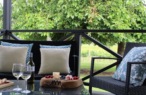 Baskerville Cottage | Upper Reach Spa Cottage with FREE Wi-Fi