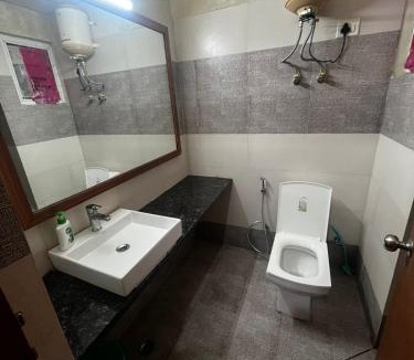 Greater Noida Bed & Breakfast | Urban Luxe Flat I Peaceful and Prime Location