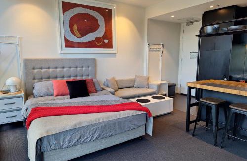 Walkerville Apartment | Urban Studio in Walkerville