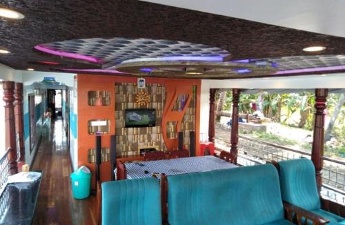 Alappuzha Boat Rental | Vaishnav Tours