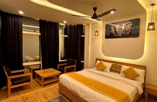 Chiliyanaula Hotel | Varlaxmi Vatika