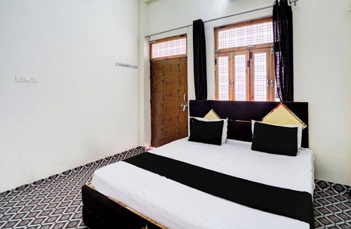 Pukhrayan Hotel | Vasundhara Garden