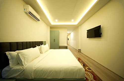 Devanahalli Hotel | Veerdency Luxury Resort - 3 Km to Banglore Airport Hotel