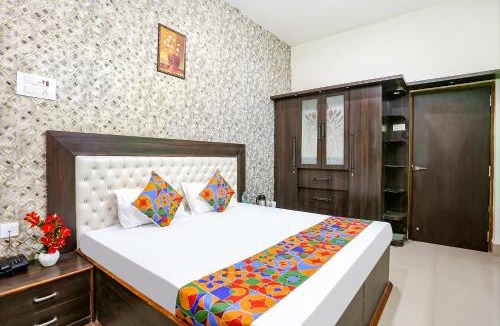 Sigra Hotel | Via Aditya Guest House - Nr Dasaswamedh Ghat