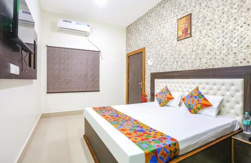 Sigra Hotel | Via Aditya Guest House - Nr Dasaswamedh Ghat