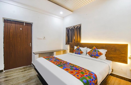Manikonda Hotel | Via Dark Inn - Nr Golkonda Fort
