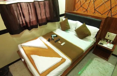 Malad West Hotel | Via Star Hill