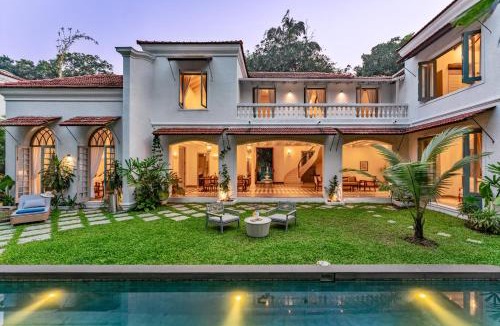 Siolim Villa | Villa Lluvia - 5BHK Luxury Villa with Huge Private Pool, Bathtub, Garden, Caretaker & Premium Amenities in a Peaceful Location