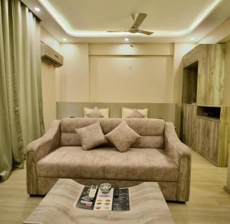 Gomti Nagar Apartment | Villa Vistosa Deluxe