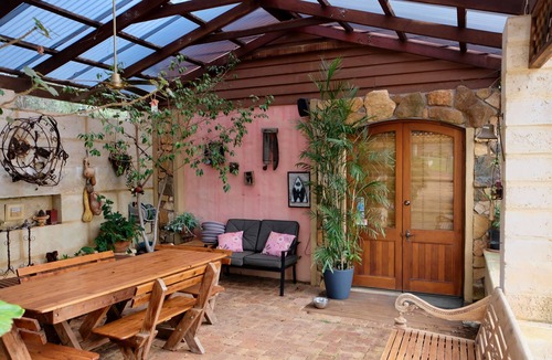Henty Apartment | Vineyard Accomodation - Self Catering