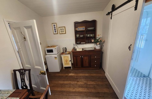 Katrine Other | "Viveash" Historic accommodation with Ensuite