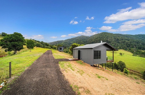 Coolabine Cabin | Wagtail Studio Cabin. Peaceful and Ideal for couples or a young family.