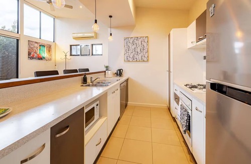 Geelong West House | Walk To Pako, Flex Check-In/Out, Bright & Stylish
