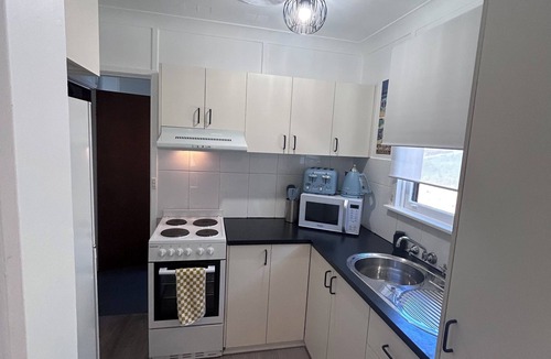 Glenroy Cottage | Walking distance to Golf Course and Hiking/Bike trails, 5 min drive to CBD