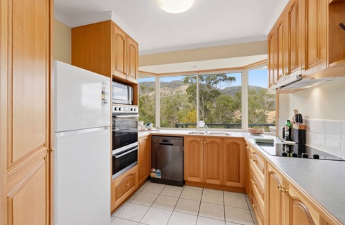 Old Beach House | Wallaby Hill - Gorgeous Views - 3 Bedroom House
