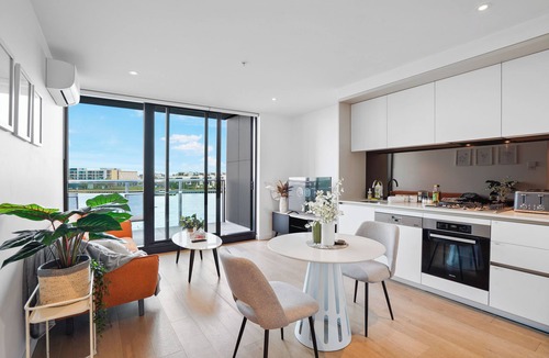 Docklands Apartment | Waterfront apt Mel's Collins Street#2