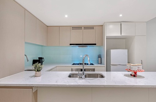 Wentworth Point Apartment | Waterfront Luxury 2B2B with Views