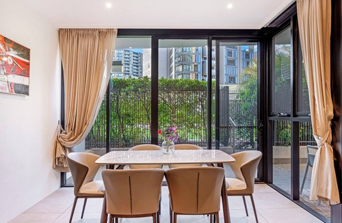 Wentworth Point Apartment | Waterfront Luxury 2B2B with Views