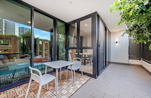 Wentworth Point Apartment | Waterfront Luxury 2B2B with Views