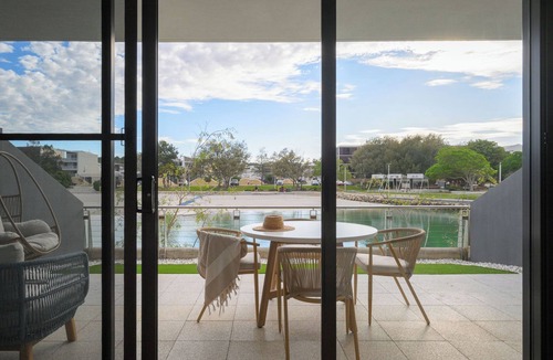 North Coogee House | Waterfront Retreat-North Coogee, beachfront,Sauna, family friendly, Fremantle
