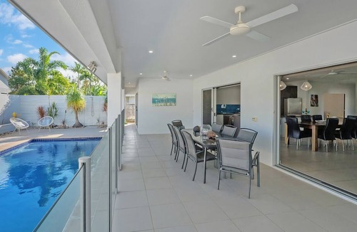 Douglas House | Waterlily Haven | 4BR Home + BBQ + Parking