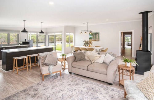Wilyabrup House | Waterside Wilyabrup | Lake View | Family Friendly