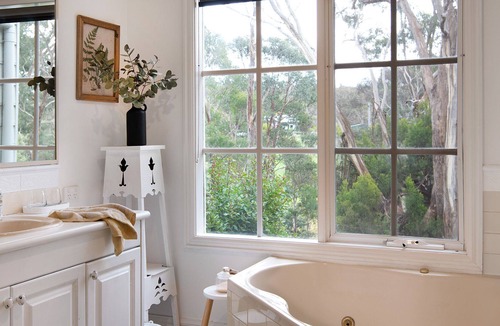 Hepburn Springs Apartment | Websters-Spa bath, gas log fire set amongst native bush land