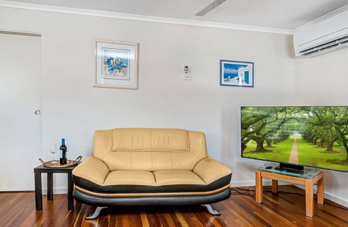 Aitkenvale Apartment | Welcoming 3 BR Townsville Home - Fenced Yard & BBQ