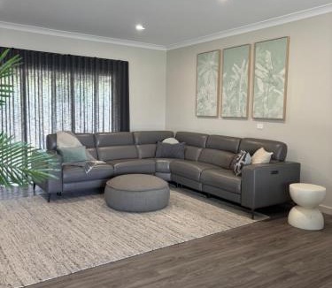 Welshpool House | Welshpool - Port Welshpool Retreat - Family Group Friendly - Sleeps up to 6 - Boaters Retreat - All Accessible