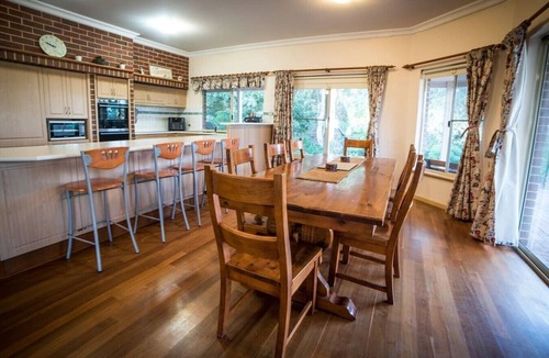 Shadforth House | Whispering Karri Retreat | 5-Acre Hideaway
