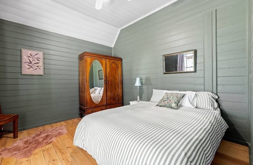 Goulburn Weir House | Whispering Willows | Absolute Waterfront Escape