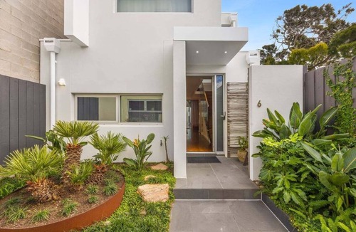 Torquay Apartment | Whitewash Beachfront Apartment on The Esplanade