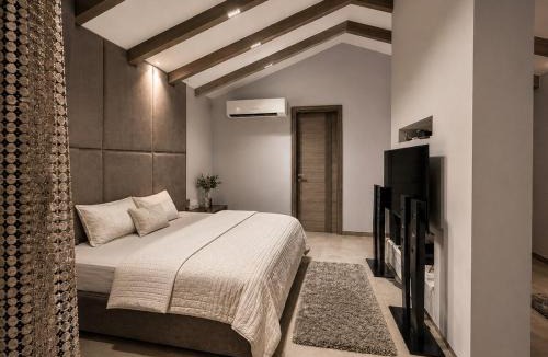 Maler Kotla Villa | Willow Pool House Escape 1BR Retreat