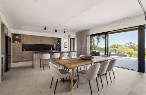 Yallingup House | Windsong—Sleek Bushland Haven near Yallingup Beach