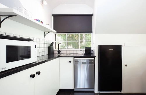 Woolwich Apartment | Woolwich Studio Bliss, Private Oasis by the Water