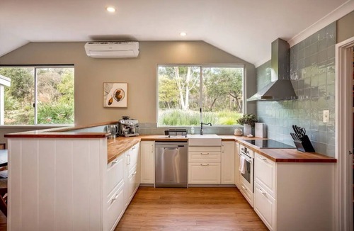 Yallingup Siding House | Yallingup Homestead - Lakeside Retreat