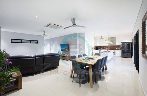 Johnston House | Zenhouse (Lind) Private Pool ~ Bar ~ Pets OK