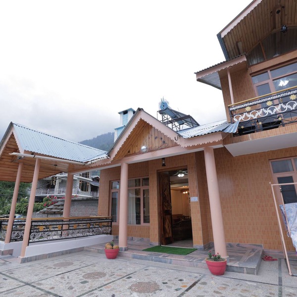 Cozy 5-Bedroom Himalayan Villa in Manali - Perfect for Family & Group Getaways in Manali