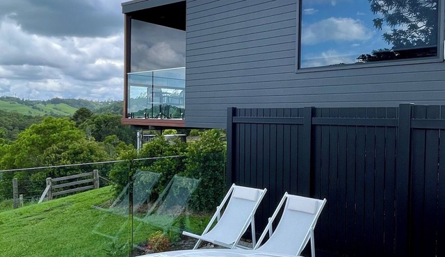#1 Misti Pine 5 min from town luxury villa w/views in North Maleny
