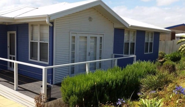 10 Barton St - Modern Beach House in Port Elliot