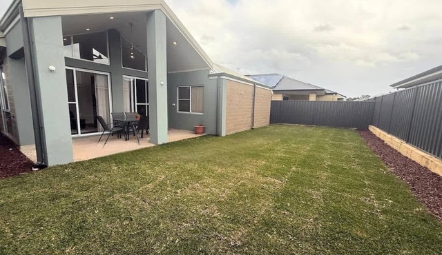 12 Beautiful Brabham Big Backyard 4BR & Parking in Brabham