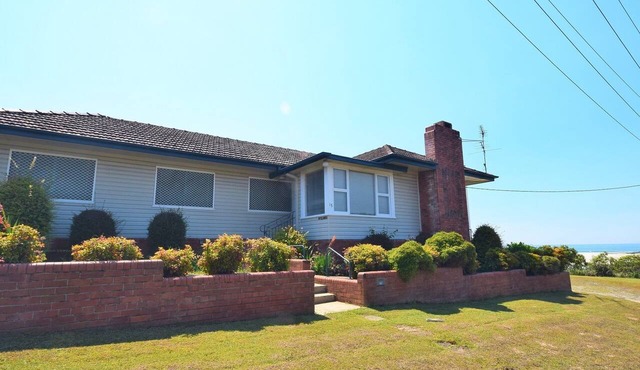13 High Street - Situated in High Street, being close to the river, town centre and V Wall. Three be in Nambucca Heads