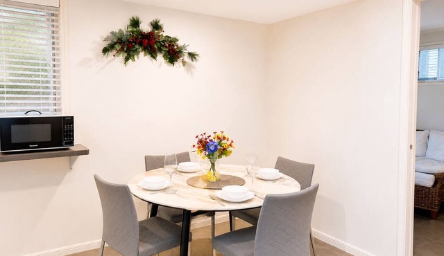 1Bed 1Bath Ground floor West End in West End