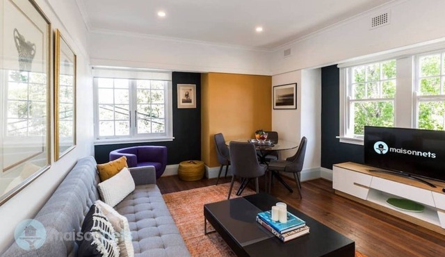 2 Bdrm Art Deco Apt, Stroll To Bondi Junction in Woollahra