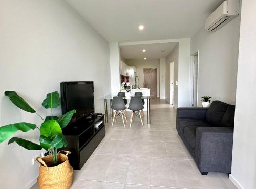 2 Bedroom aparment with Views and parking in Garden City in Brisbane