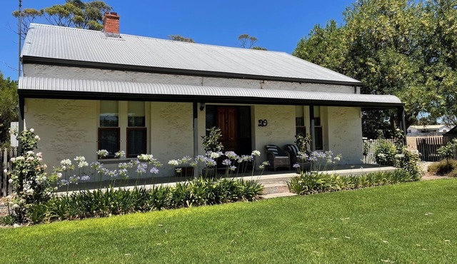 20 Hill Ave Bed & Breakfast - 'feel at home, when away' in Keith